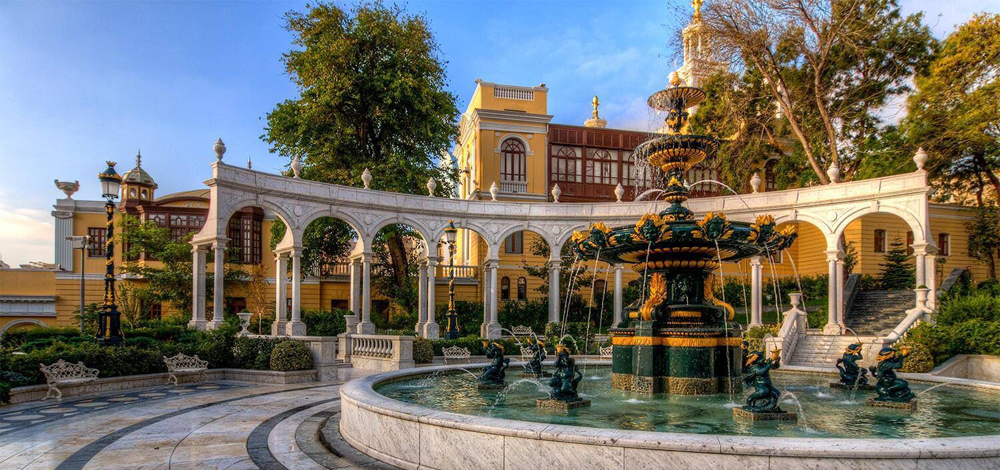 Philharmonic Garden Where Ali and Nino meet