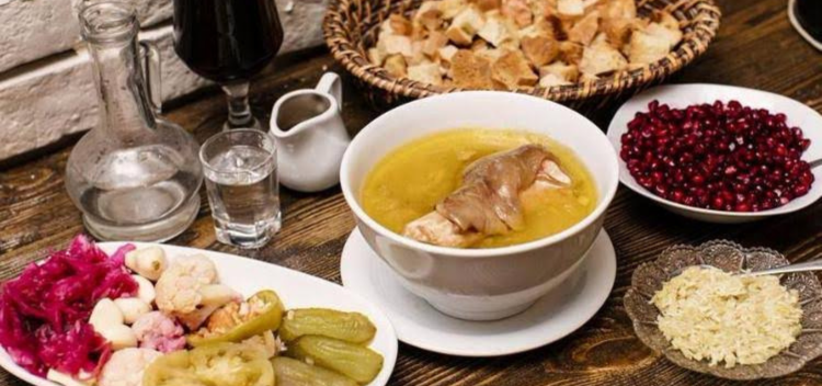 Xaş traditional Azerbaijani winter soup made from beef trotters, early morning cold-season dish in Azerbaijan