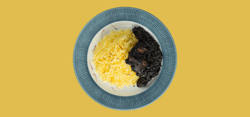 Fisinjan plov in Baku with walnut and pomegranate sauce and saffron rice